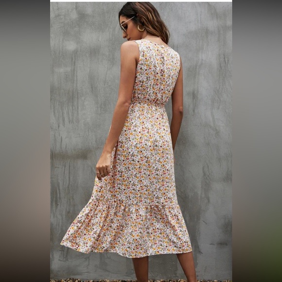 Beachsissi Dress M -  floral sleeveless NEW - Picture 3 of 5